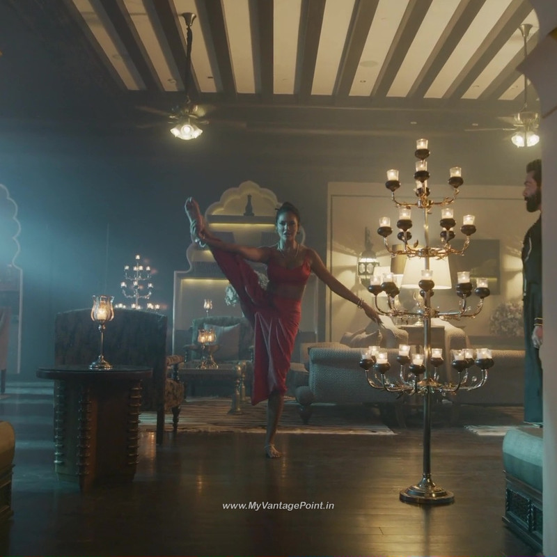 12Esha Gupta Hot in Aashram Web Series