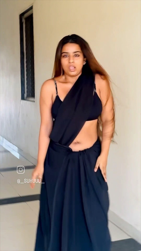 Suhana Khan Busty jiggling boobs and pierced navel in black saree mp4