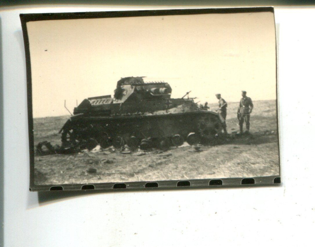 Orig.Foto Fotostreifen zerstörter Panzer Tank IV