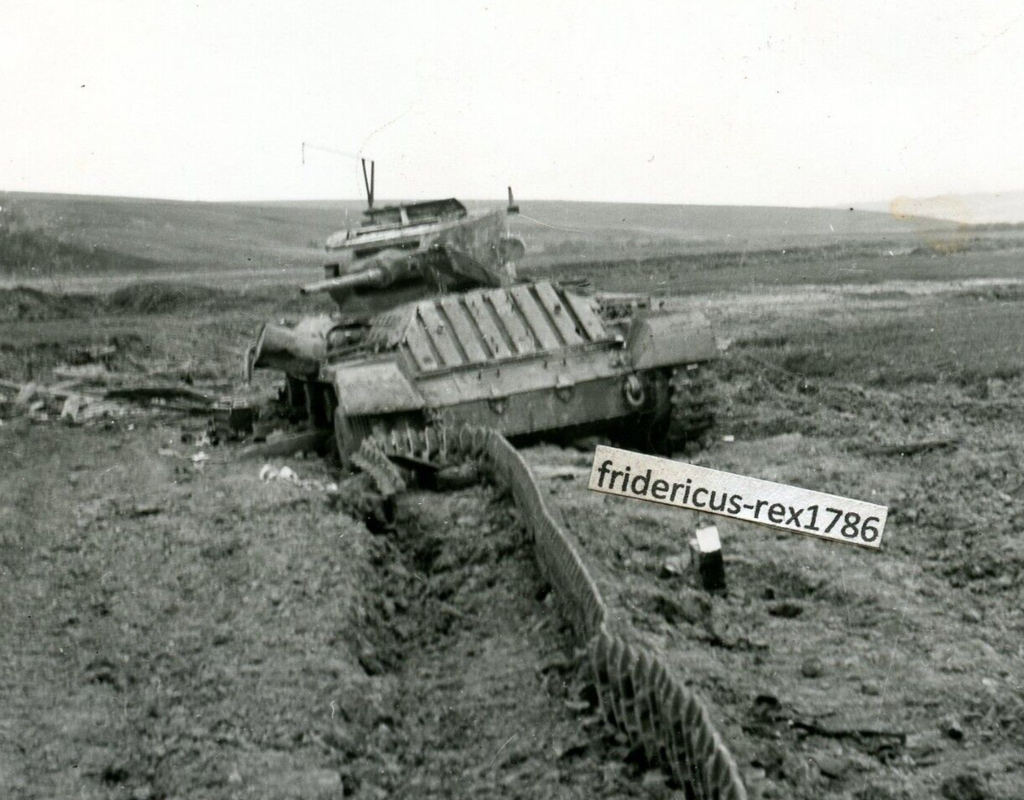 Foto Panzer Aufl. Abt. 11 Ostfront Don Brückenkopf russ. Panzer Tank zerstör