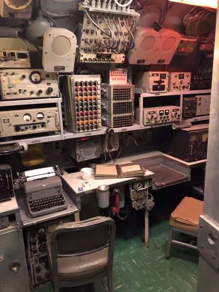 62-radio-02.avif