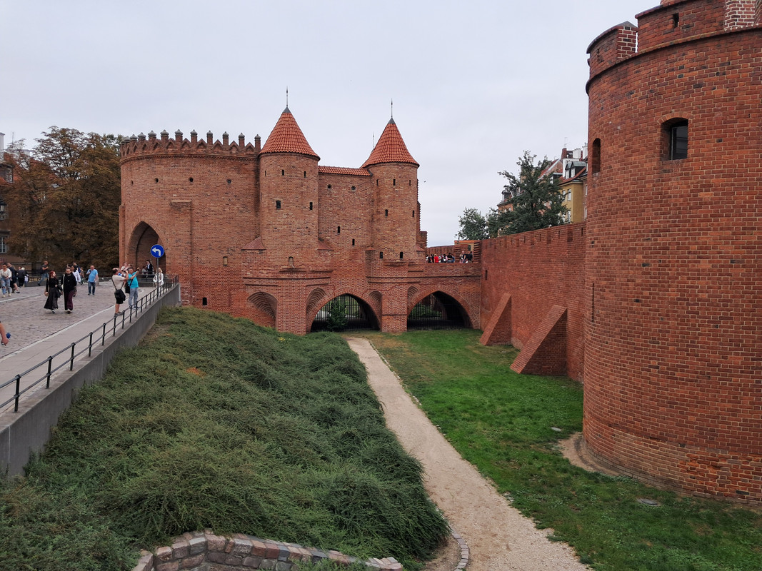 Varsovia 2024 la ciudad Fénix que resurgió de sus cenizas. - Blogs of Poland - Dia 1-Palacio Real, centro histórico y Free tour. (45)