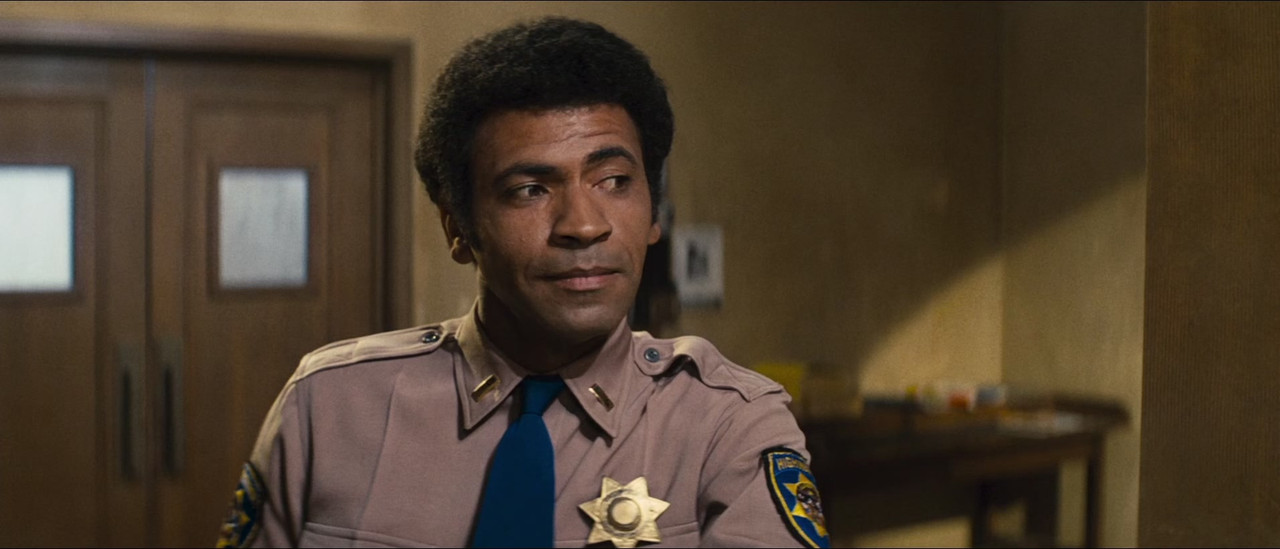 Assault on Precinct 13 (1976) (1080p BluRay x265 r00t)-6