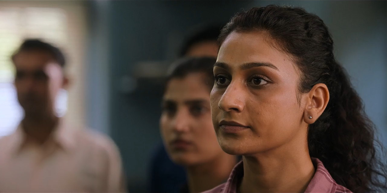 Mrs. Deshpande (2025) Season 1 [Hindi + Tamil + Telugu + Malayalam + Kannada] WebRip 480p 720p ESub - Complete Screenshot