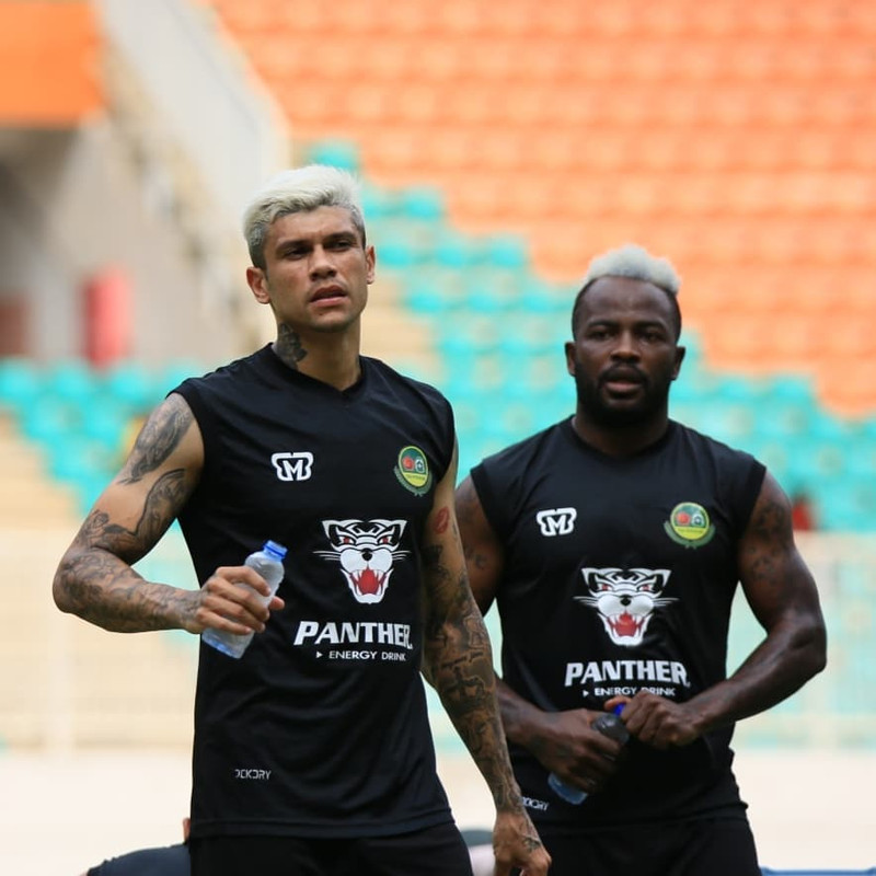 Louise Parfait - Kanan