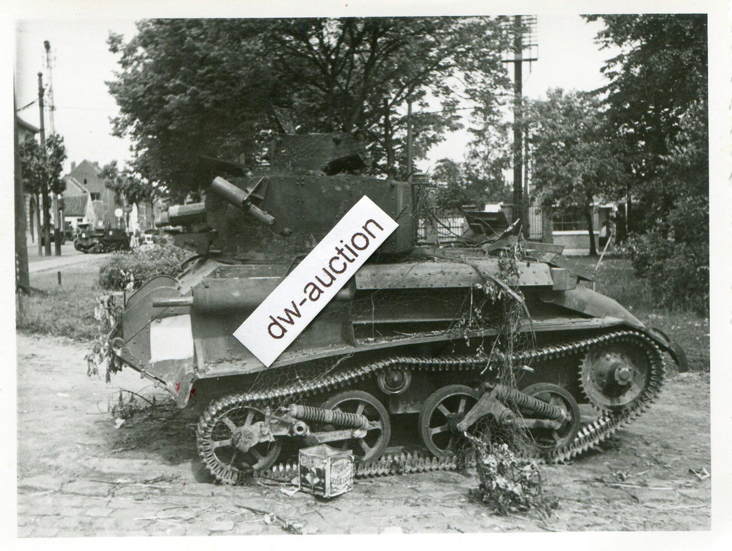Belgien , zerstörter belgischer Panzer Tank mit 