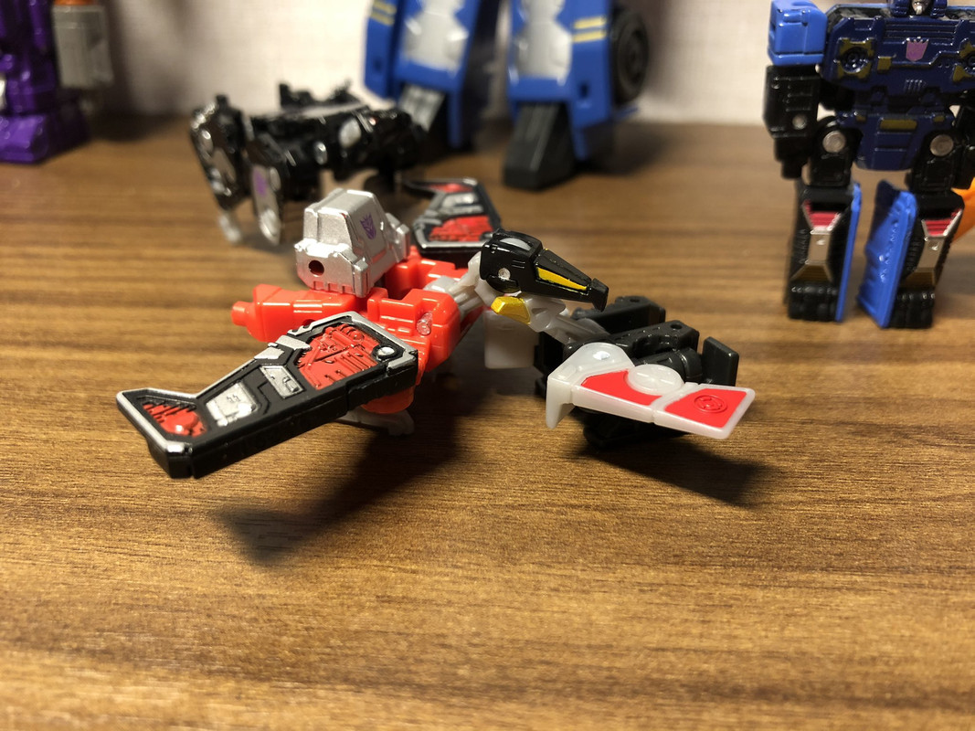 Cyberverse-Deluxe-Soundwave-02