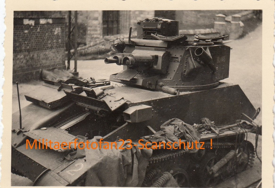 Wehrmacht zerstörter französischer Panzer in Ber