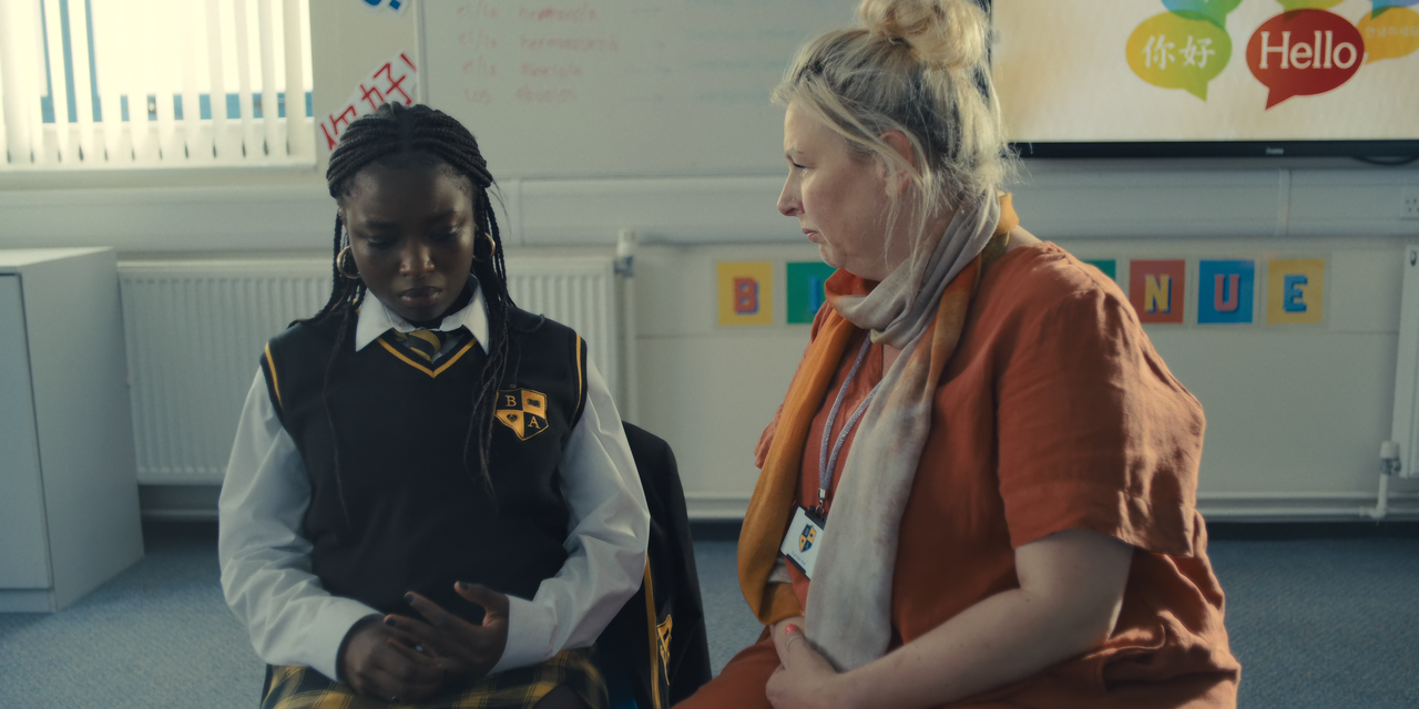 Adolescence.S01E02.2160p.10bit.NF.WEB-DL.DDP5.1.HEVC-Vyndros.mkv_snapshot_24.38_[2025.05.26_16.35.01