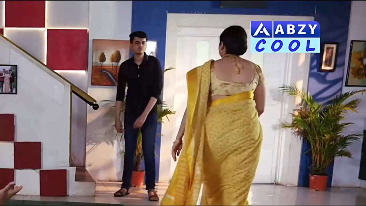 Anuya bagath hot in saree.mkv_snapshot_01.22.042