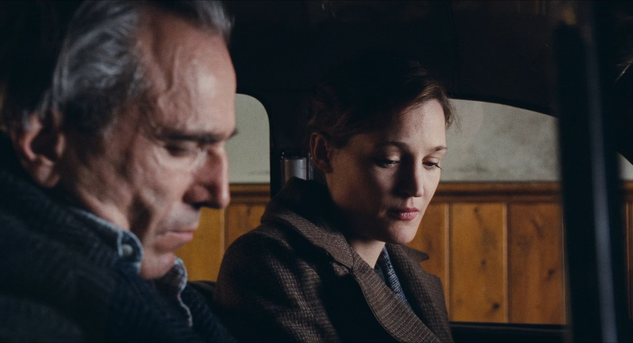 Phantom Thread (2017).mkv_snapshot_00.44.44_[2018.04.03_20.20.34