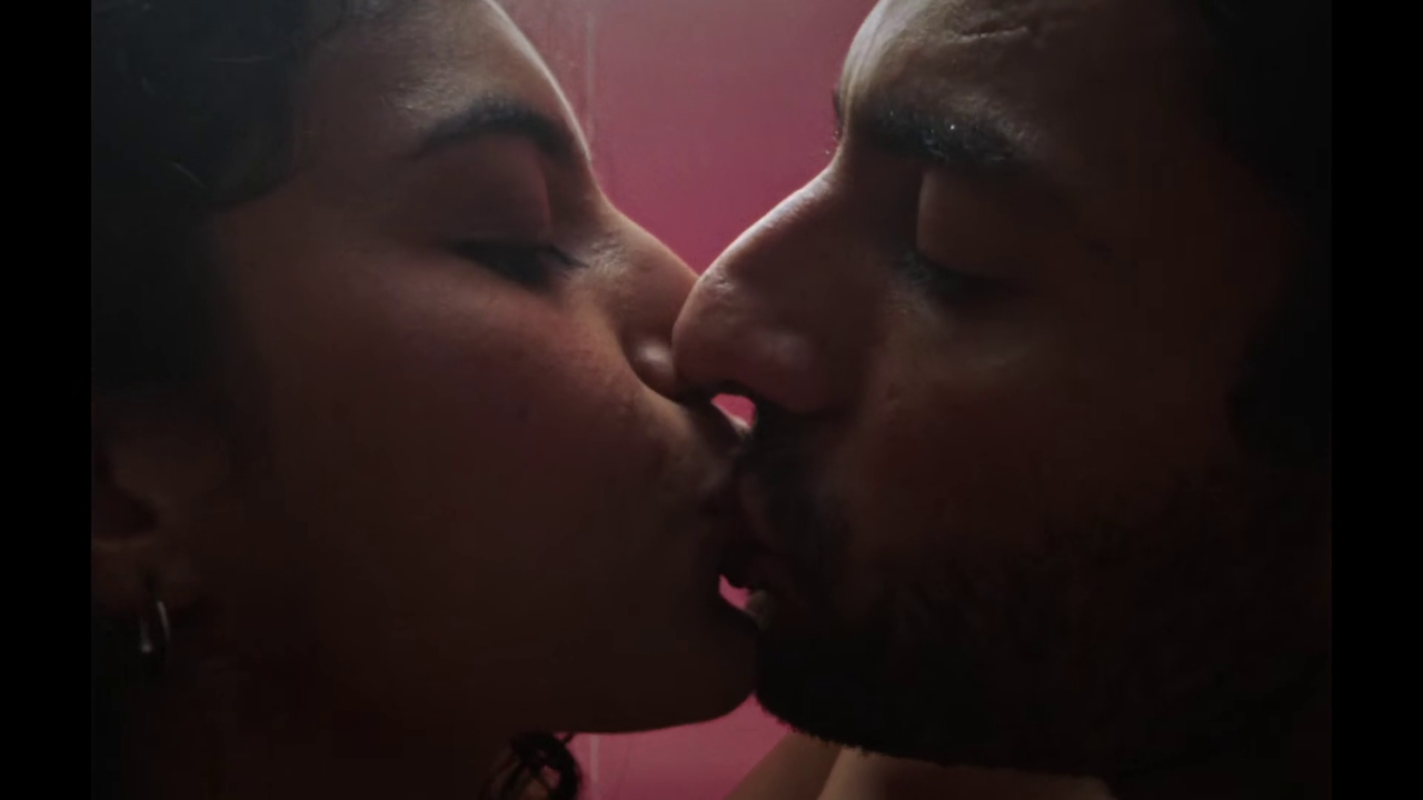 [Image: vlcsnap-2025-12-21-22h12m40s251.png]