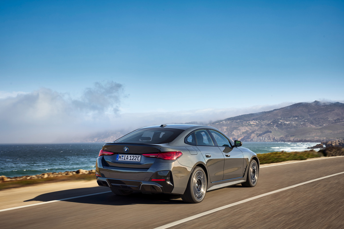 P90546606_highRes_the-new-bmw-i4-e-dri