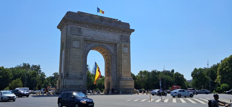 Museo militar nacional, arco de triunfo y museo nacional del pueblo. - Bucarest: Le petit Paris de l’est (20)
