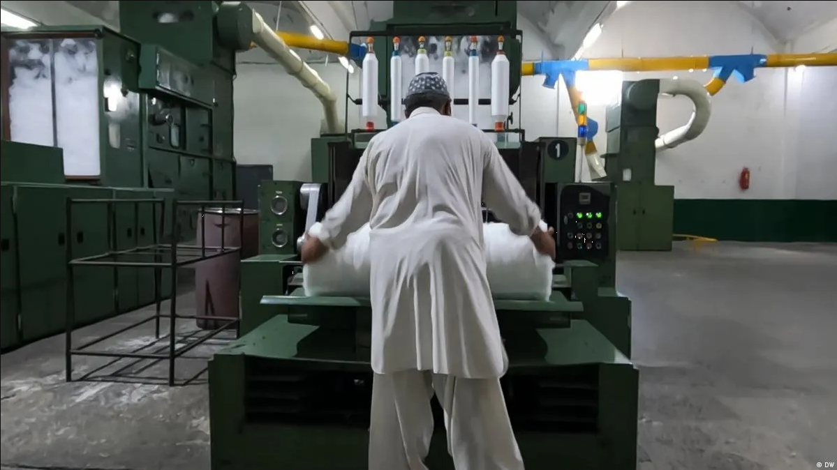 Pakistán: Millones de trabajadores textiles pierden sus empleos por la crisis