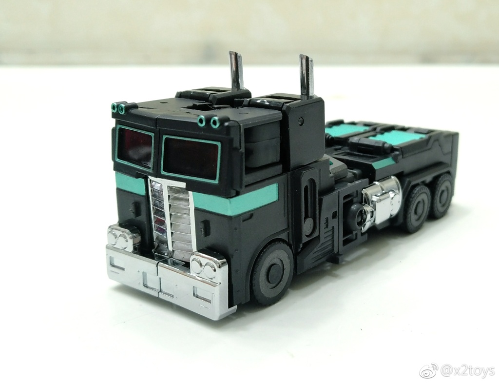 X2-Toys-Giga-Raiden-Color-Prototype-05