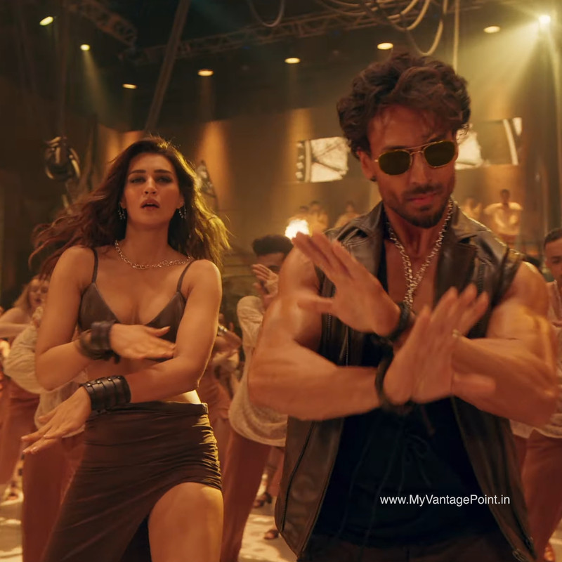 hot-dance-of-kriti-sanon-in-ganapath