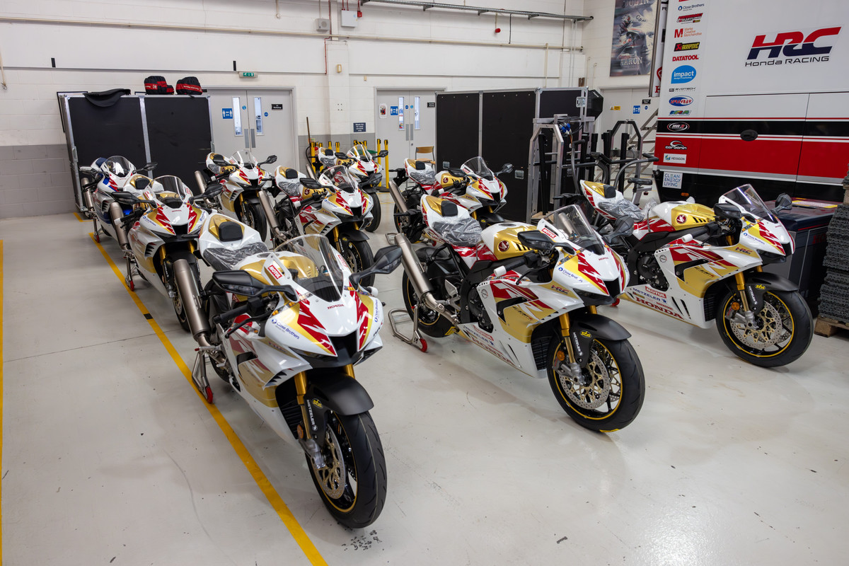443821_17_Lucky_Owners_Pick_Up_Their_New_Honda_CBR1000RR-R_Fireblade_SP_John