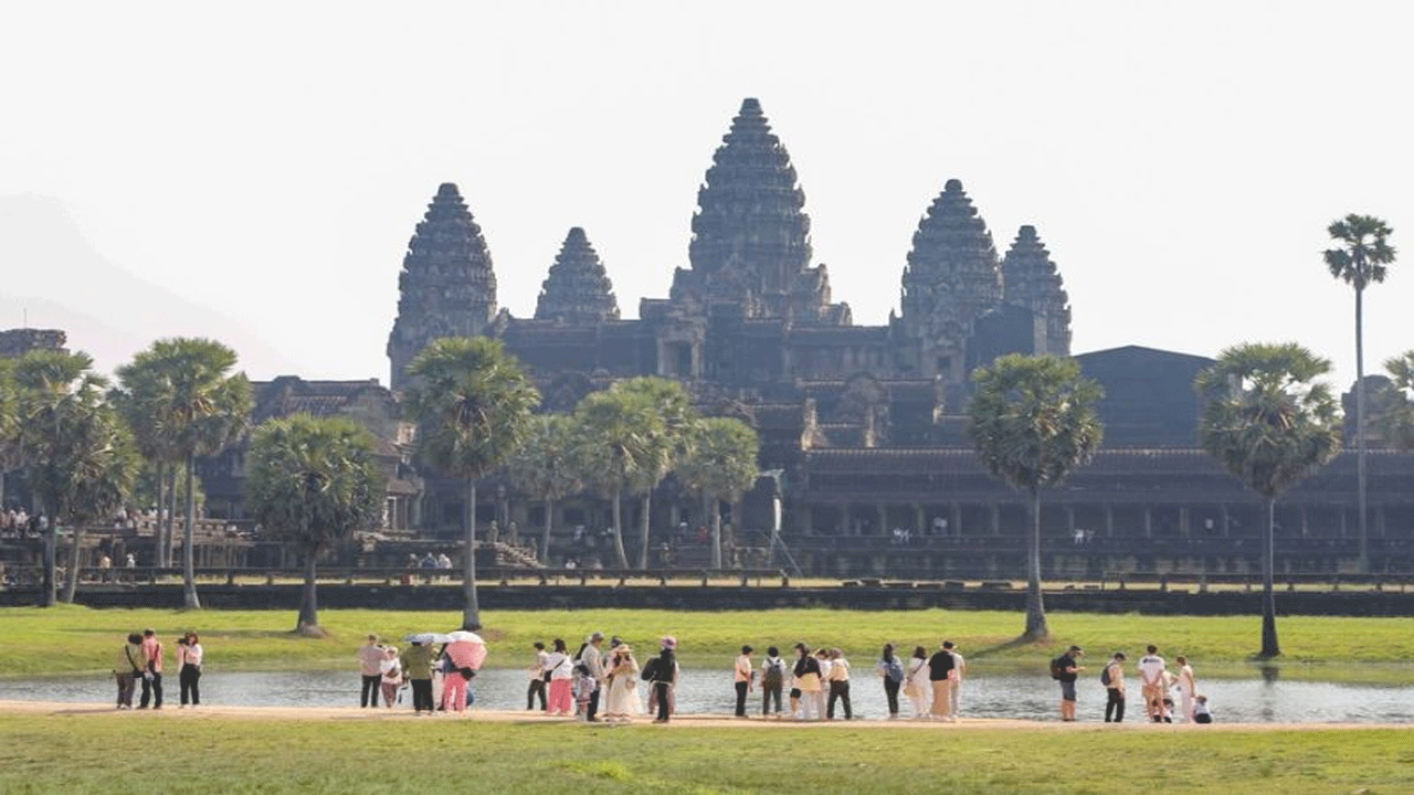 Warga Kamboja Gratis Masuk Wisata