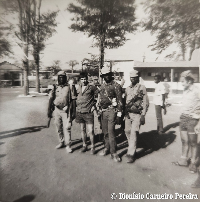 Com-guerrilheiros-da-Frelimo-2
