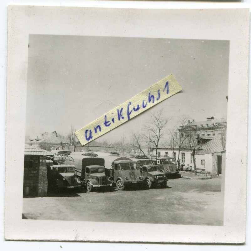 Beute-Militär LKW´s mit WM der Marine ,Bedford,R