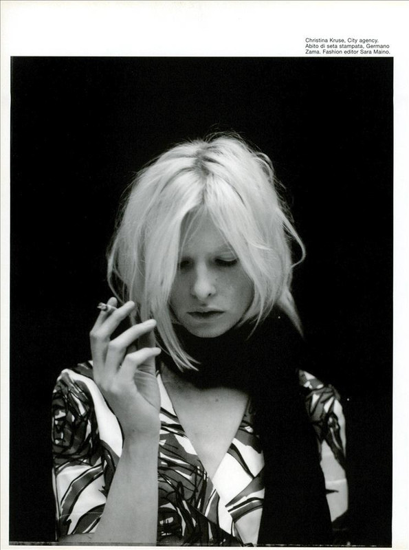 ARCHIVIO - Vogue Italia (February 2001) - People To Watch - 031