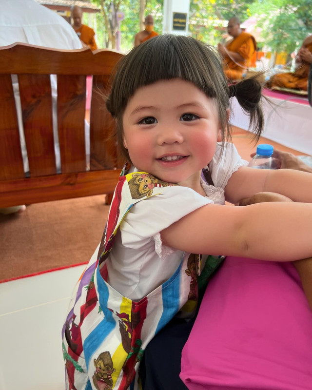 chomismaterialgirl-1714299277-3356108043887328025-4275583