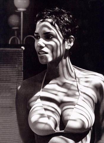 http://www.mbgilbride.com/sitebuildercontent/sitebuilderpictures/Halle-Berry-09.jpg