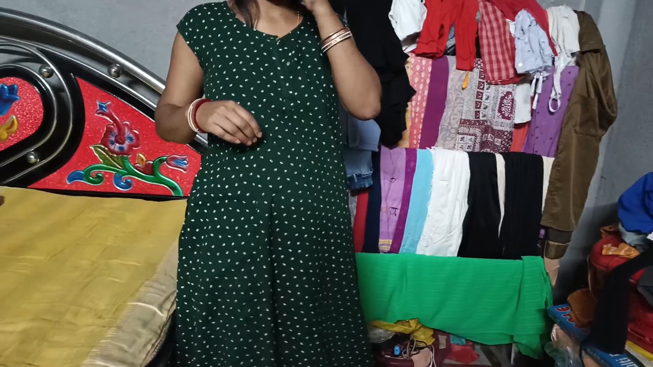 Desi Indian Bhabhi Showing Her Sexy Boobs Indian Desi Bhabhi_ Armpit.mp4_snapshot_05.08.000