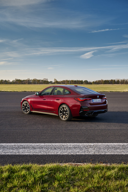 P90424650_highRes_the-all-new-bmw-m440