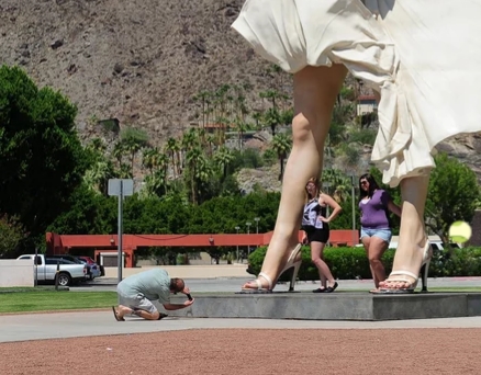 Giant Marilyn Monroe statue sparks backlash in Palm Springs