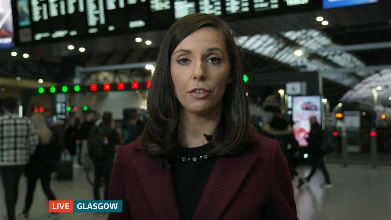 ITV Evening News_20220401_18301930.ts_snapshot_35.27.803