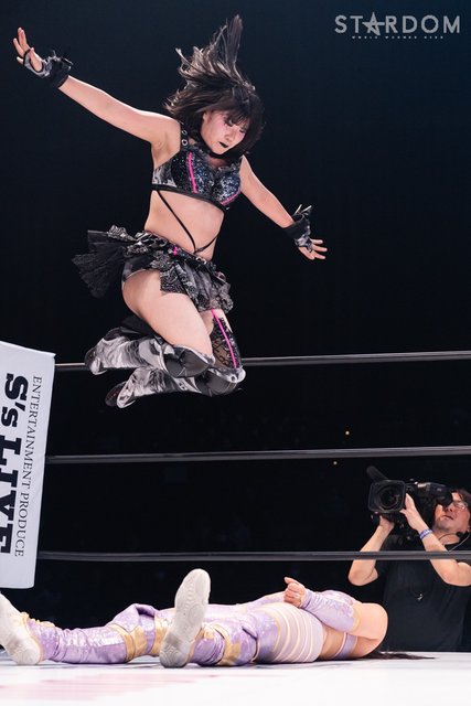 20250308-rina-yuria-knee.jpg