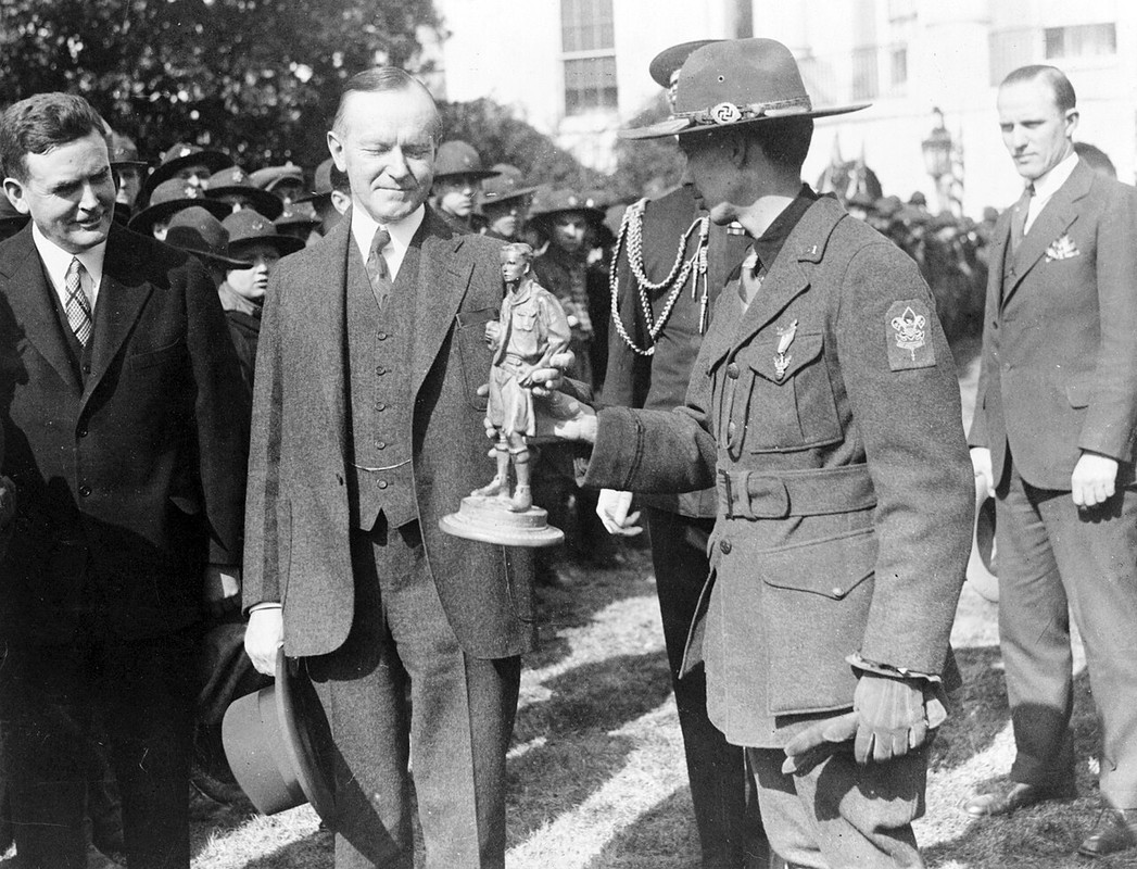 https://i.postimg.cc/SQr6hV69/Calvin-Coolidge-receiving-statue-of-Boy-Scout-outside-the-White-House-1927.jpg