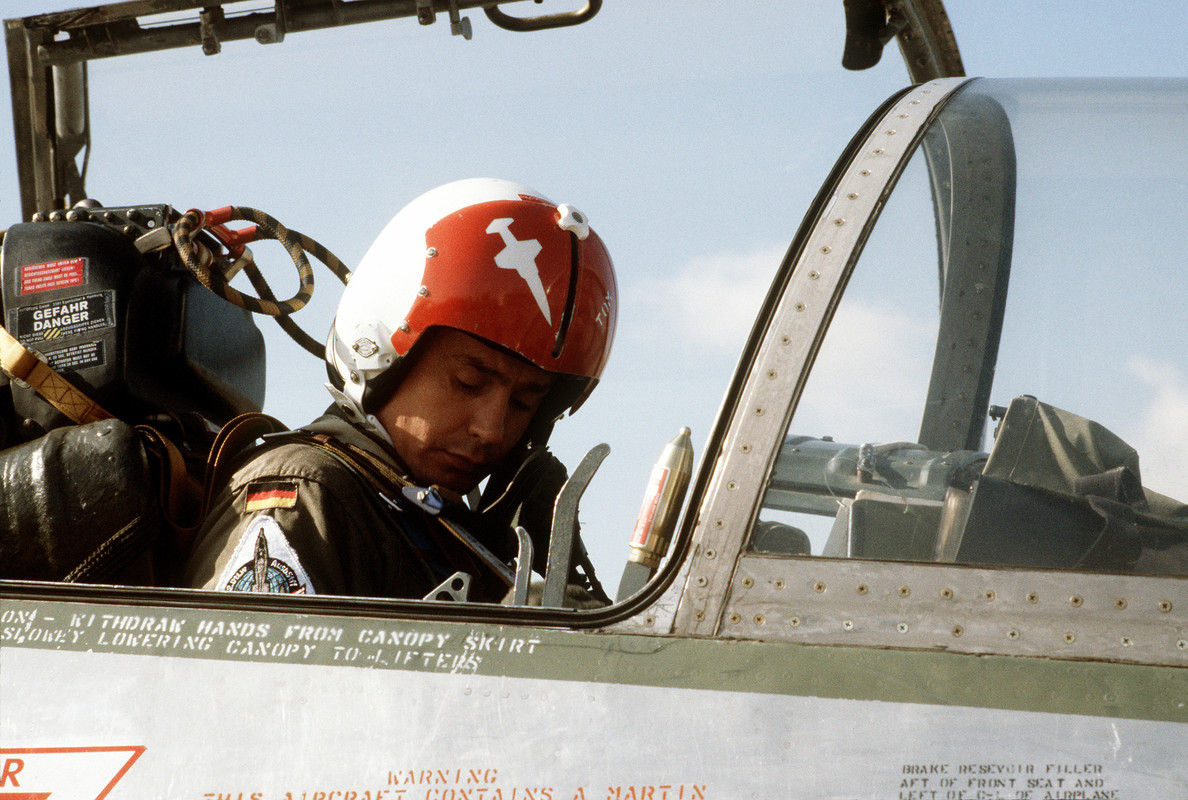 German-pilot-in-F-104-Luke-1982.jpg