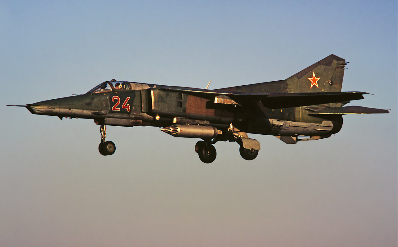 296 APIB MiG-27D 24 Red_61912553155, Herbst 1990