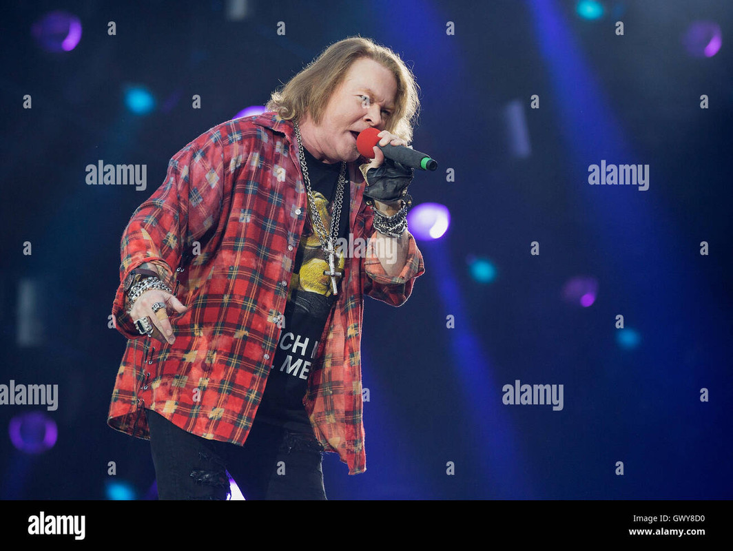 acdc-and-axl-rose-perform-the-first-nigh