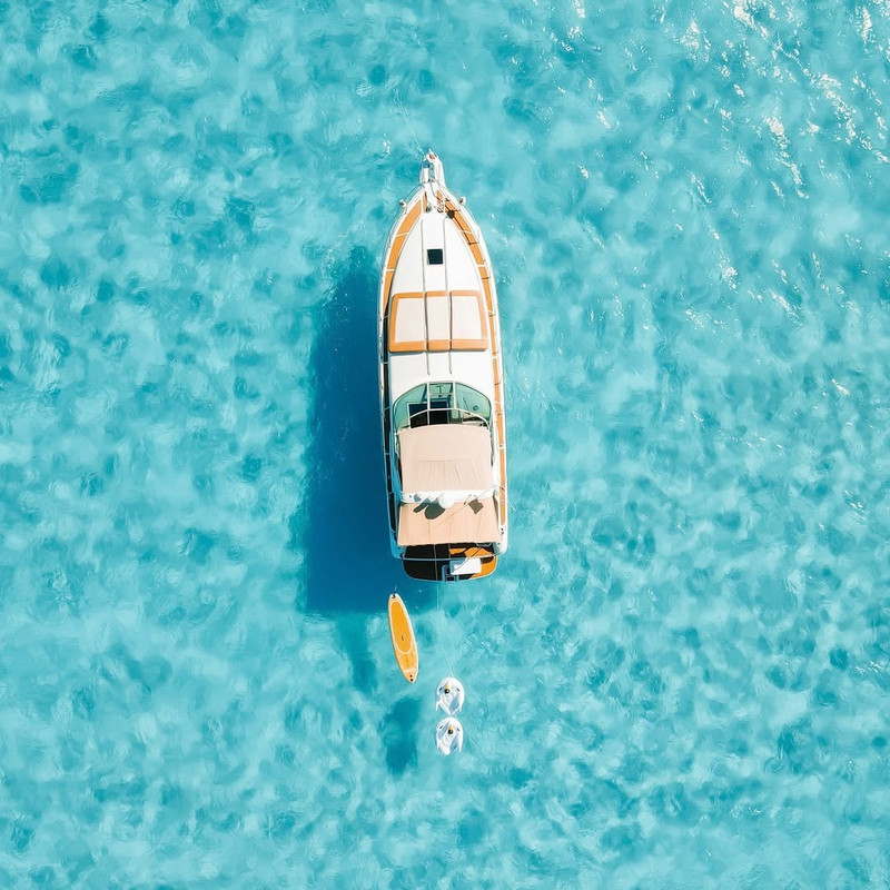 Tata 43 ft boat charter Cancun - Panoramic view showing spacious deck perfect for Isla Mujeres tours