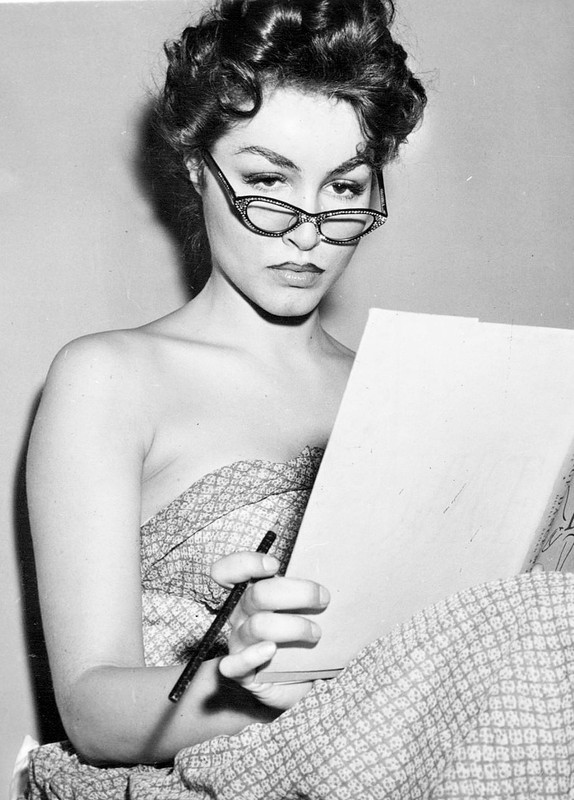 Julie_Newmar_mb54