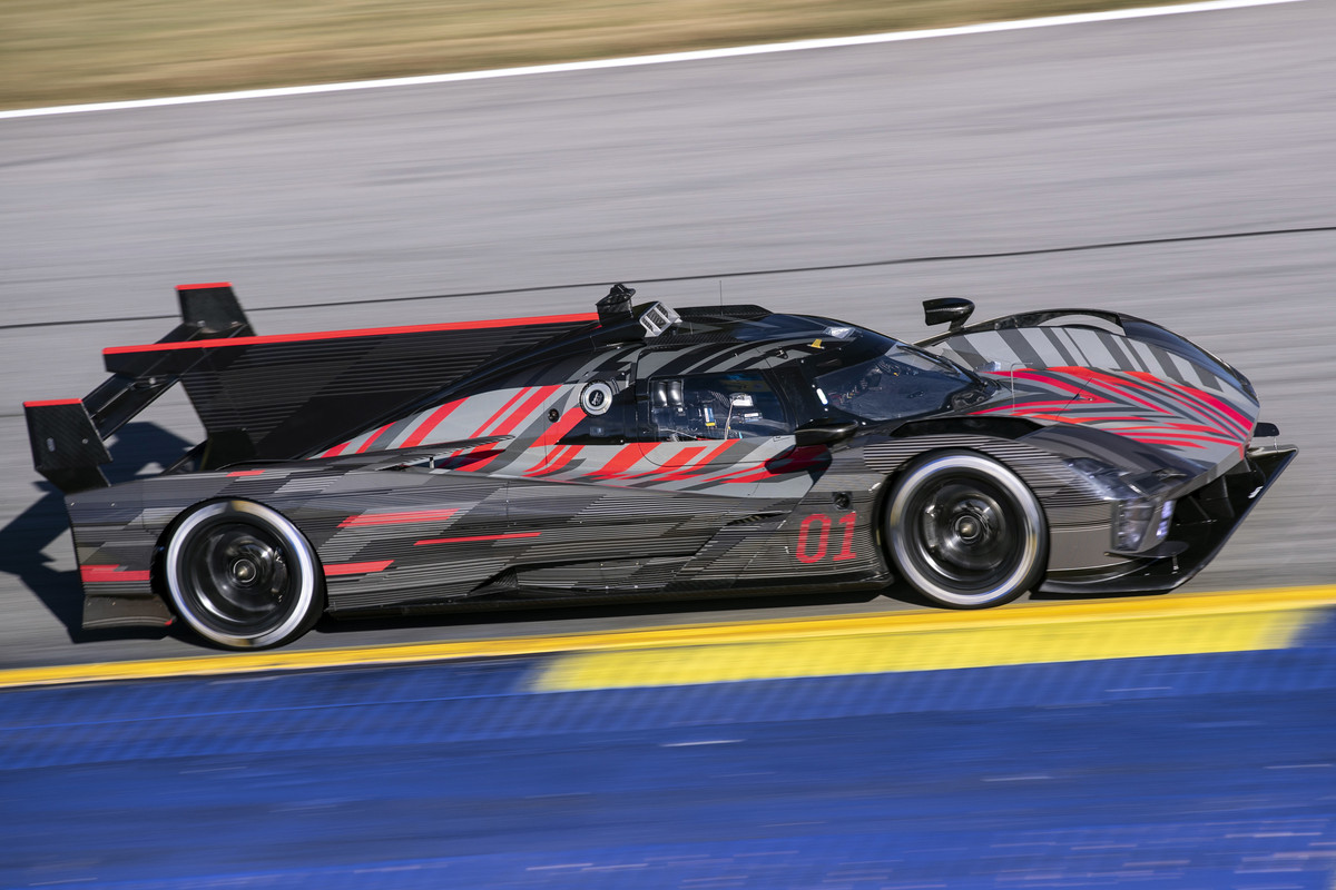 cadillac-v-lmdh-testing-01