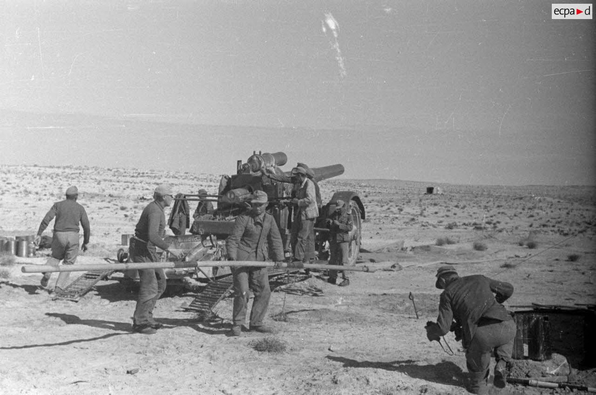 Une pièce d'artillerie allemande de 21 cm Mörser 18..1