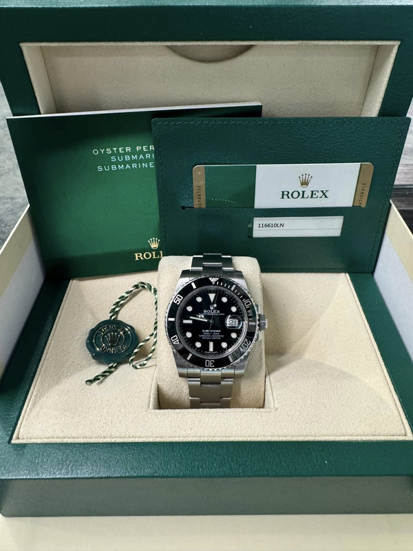 Rolex Submariner Date 2017 116610LN Box/Papers