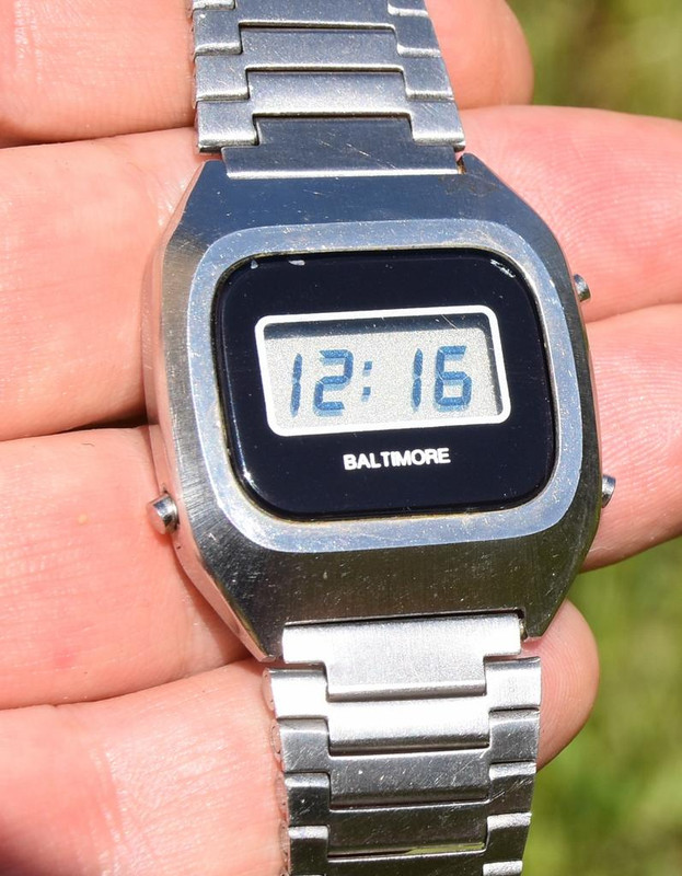 Un post qui référence les montres de brocante... tome IV - Page 32 DSC-0255