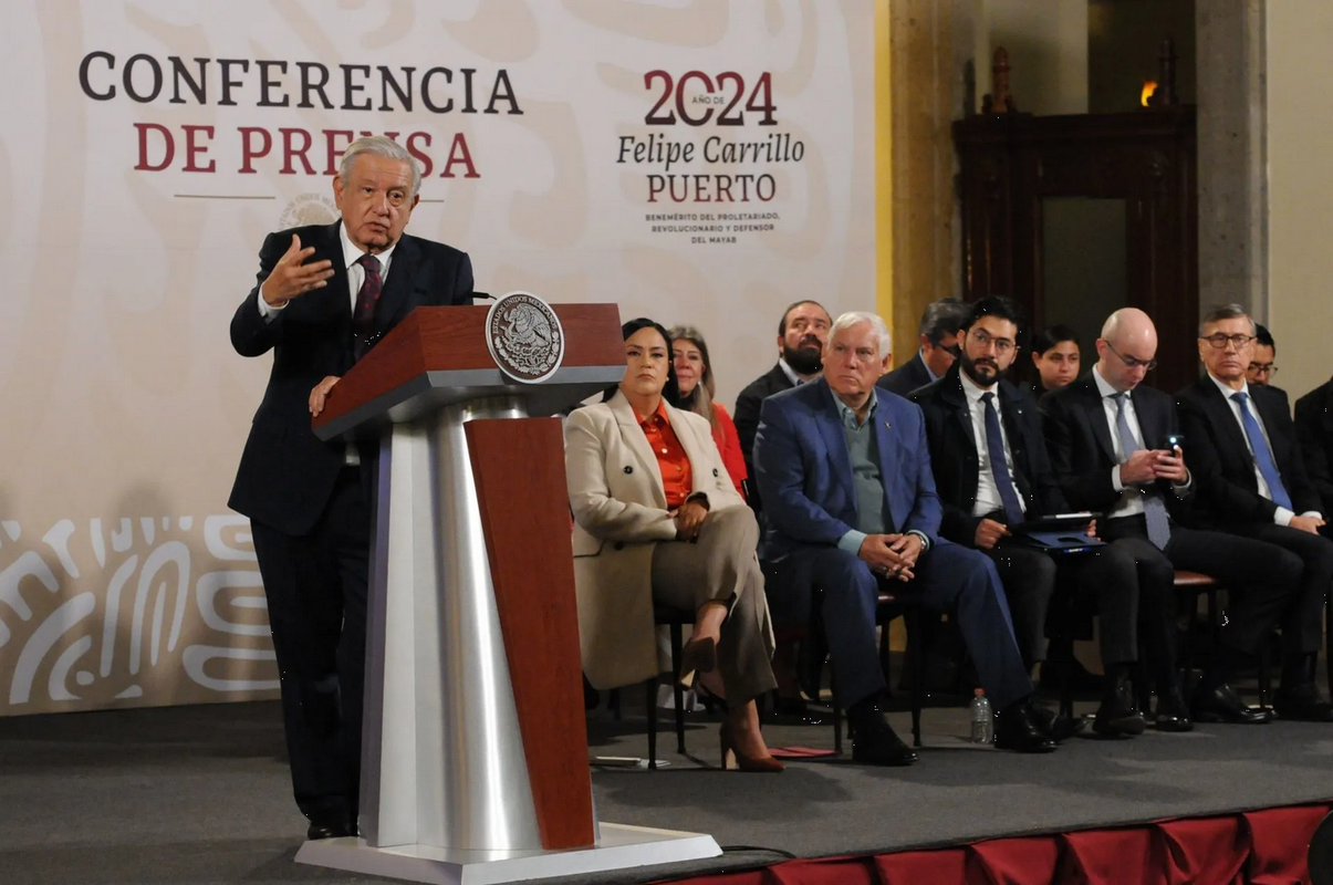 Evalúa INAI presunta filtración de datos personales de reporteros de la fuente presidencial