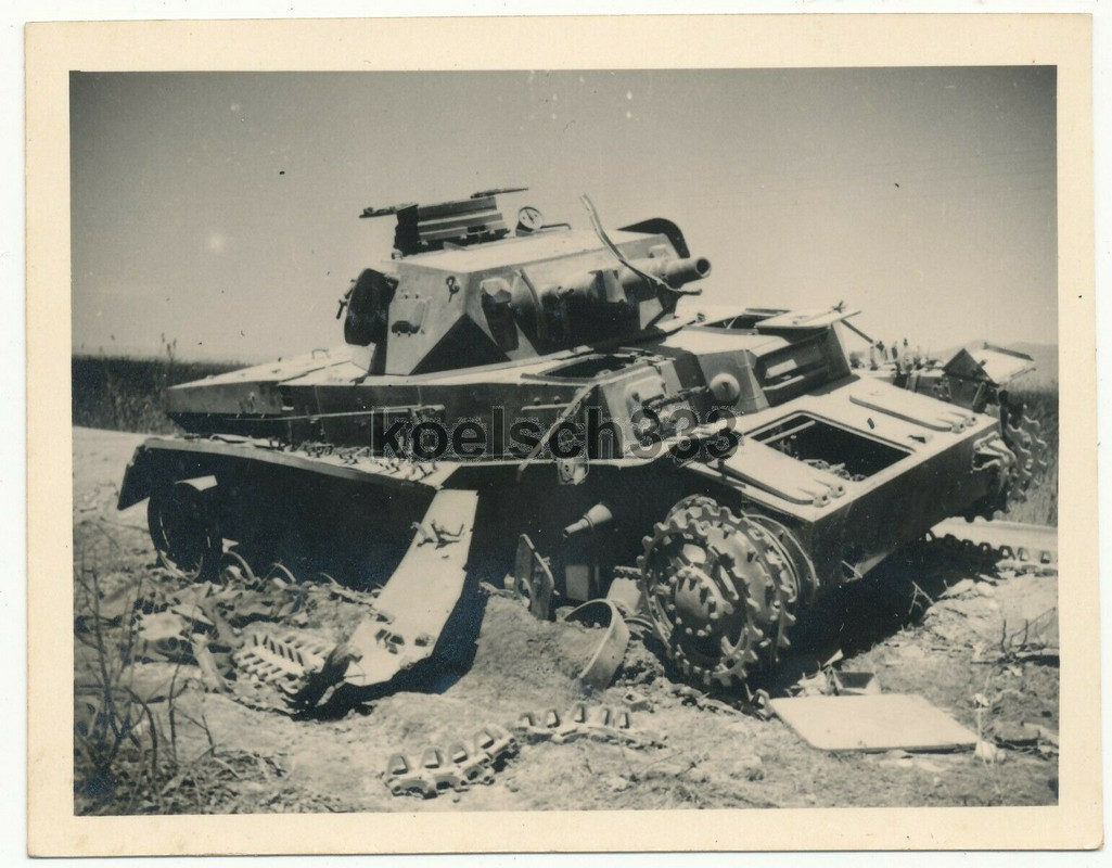 Foto Panzer IV Kampfwagen Wrack nach schweren Kämpfen in Grieche