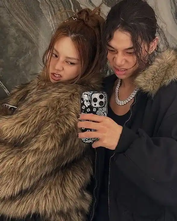 bbfbf32a7146457d44962a9be1c1260f_copy_587x734