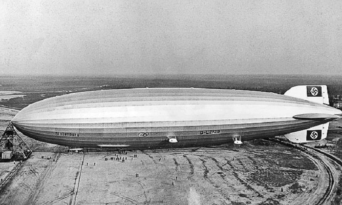 Ilustrasi - kapal udara Hindenburg.