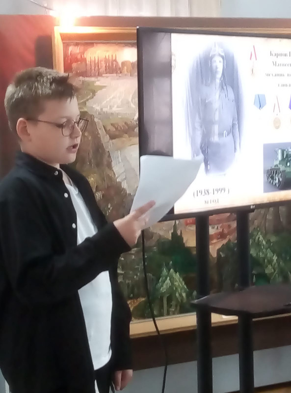 Егор Коваль знакомит со своим проектом «Великая Отечественная война в истории моей семьи»