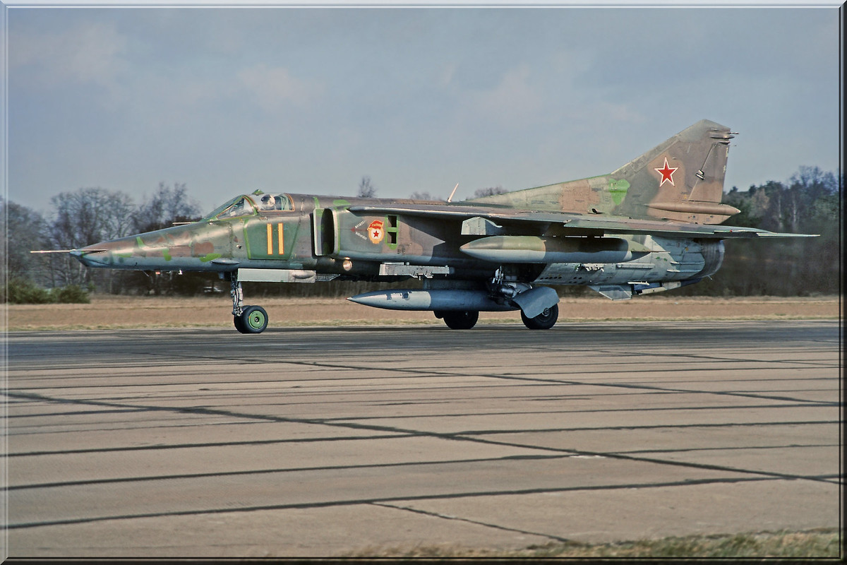 19 GvAPIB Mig-27D Yellow 11_61912556190 (5)