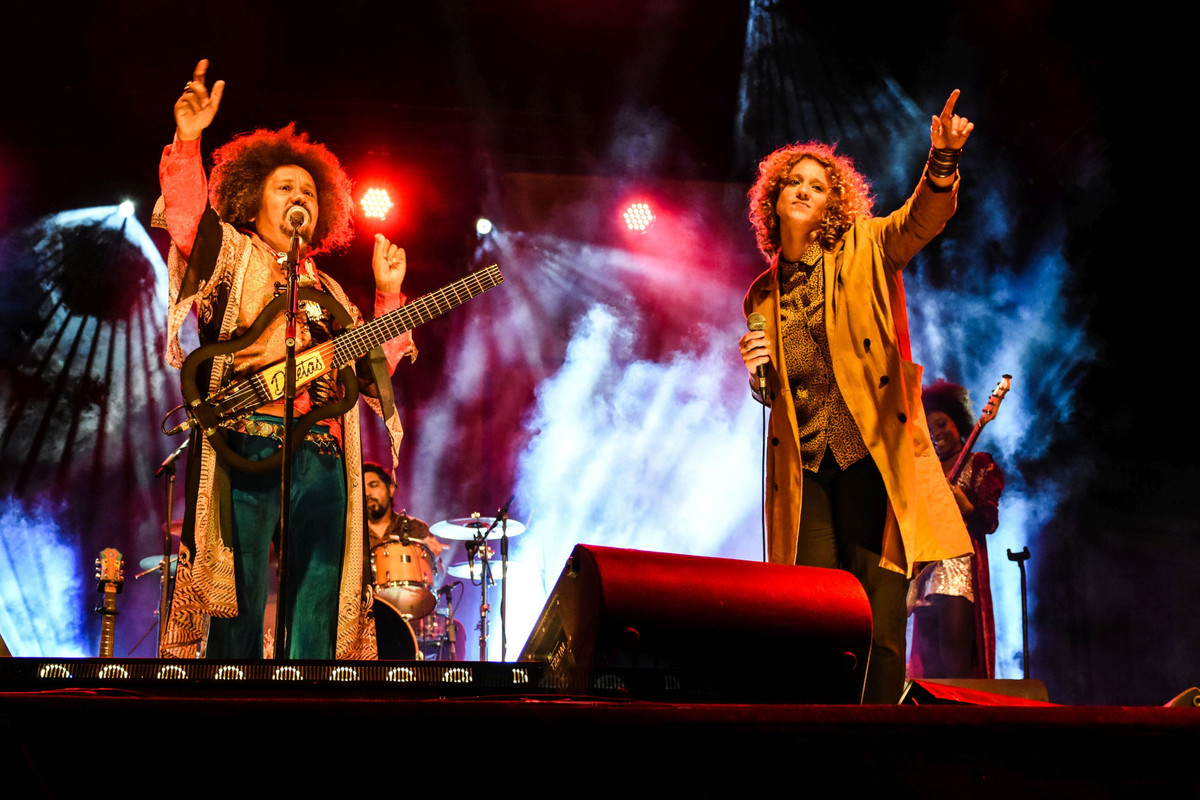 ÉVORA: PRAÇA DE GIRALDO DANÇOU AO RITMO DE CHICO CÉSAR